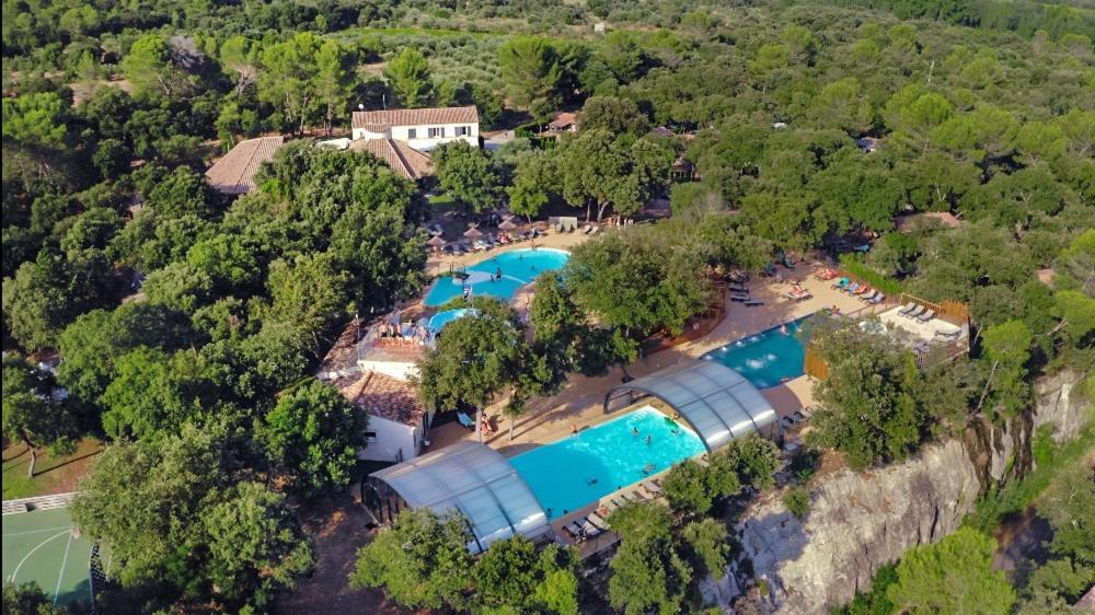 Camping Les Pres Du Roi Sommieres Ngoại thất bức ảnh