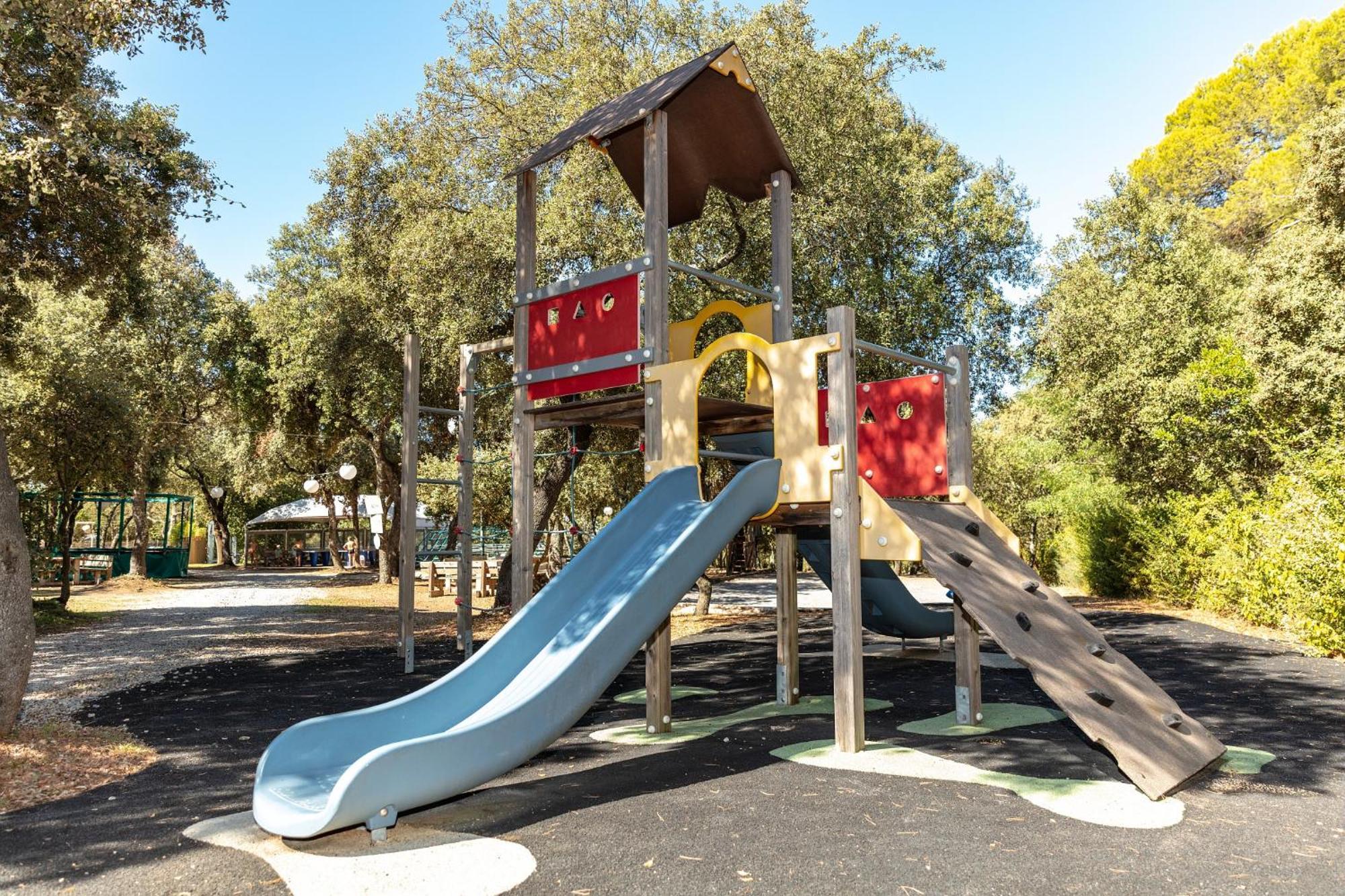 Camping Les Pres Du Roi Sommieres Ngoại thất bức ảnh