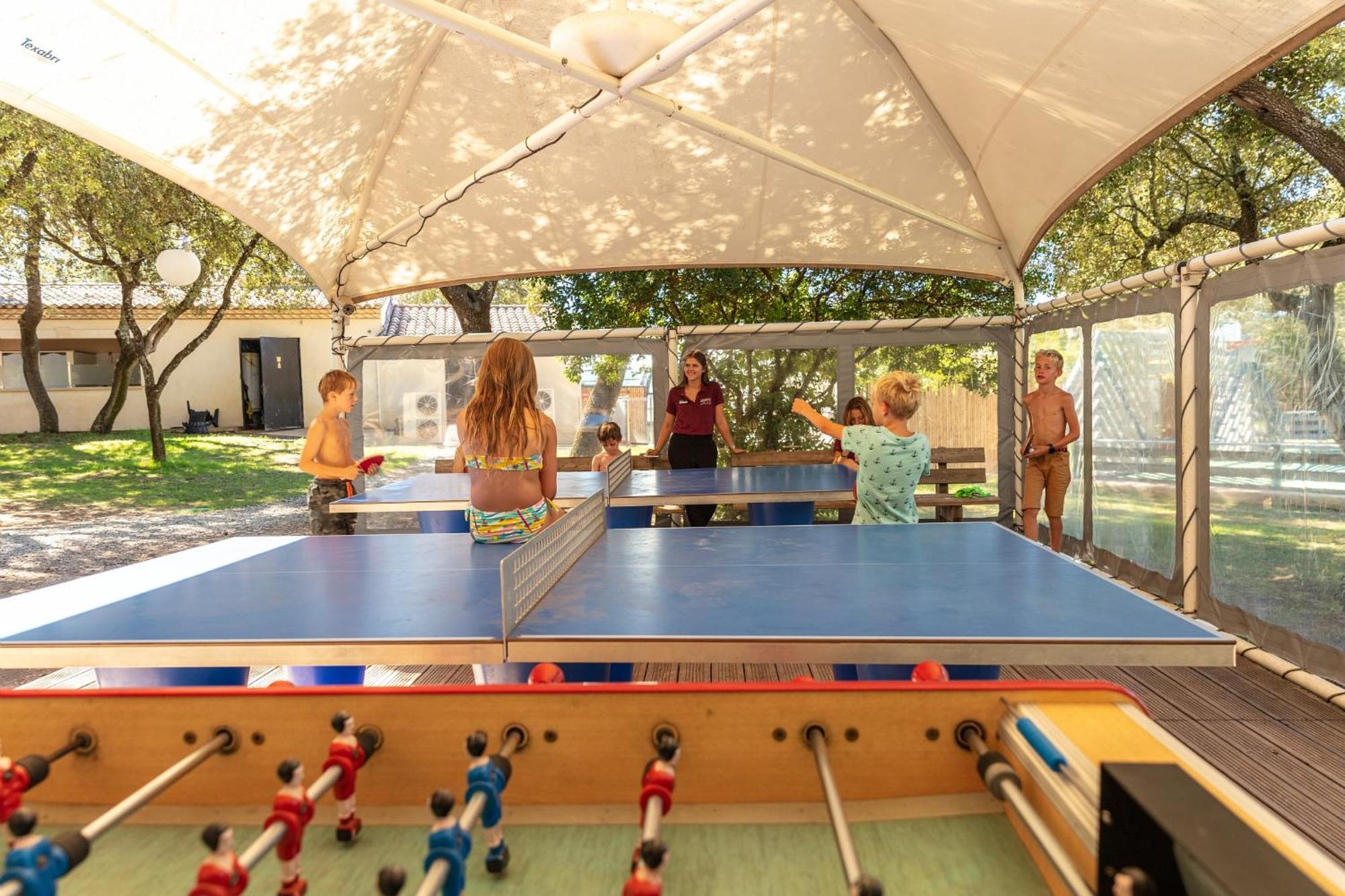Camping Les Pres Du Roi Sommieres Ngoại thất bức ảnh