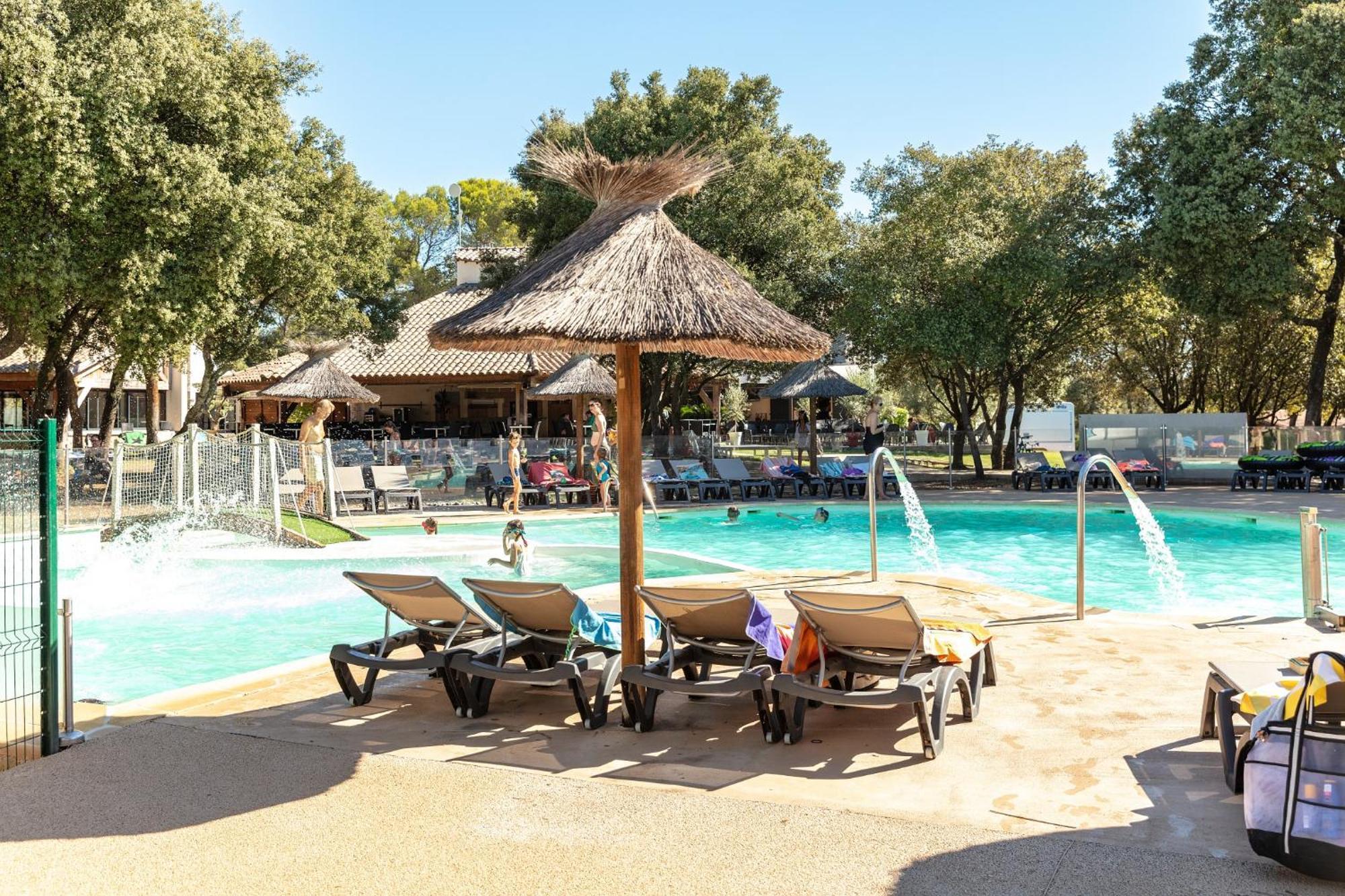 Camping Les Pres Du Roi Sommieres Ngoại thất bức ảnh