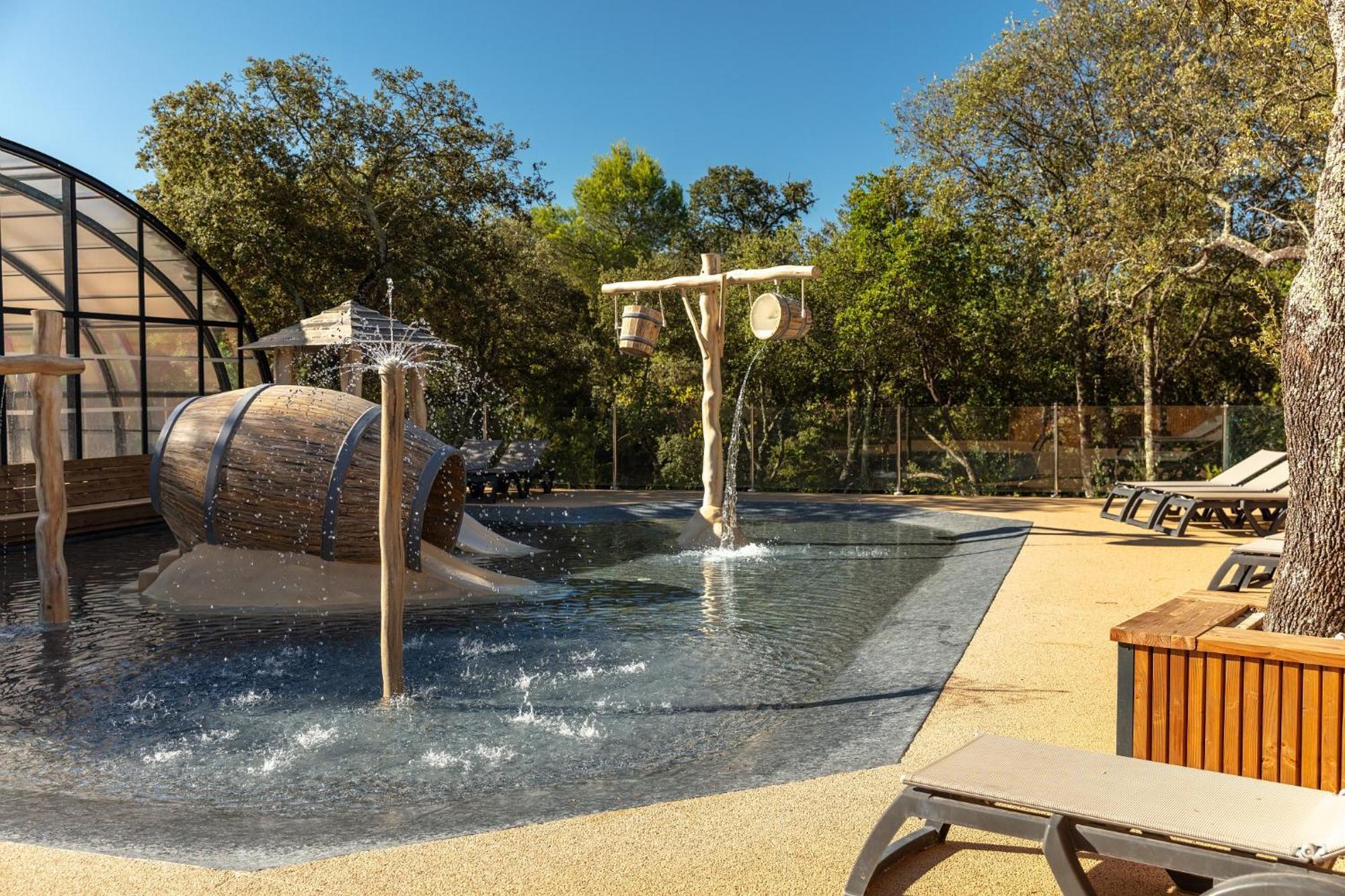 Camping Les Pres Du Roi Sommieres Ngoại thất bức ảnh
