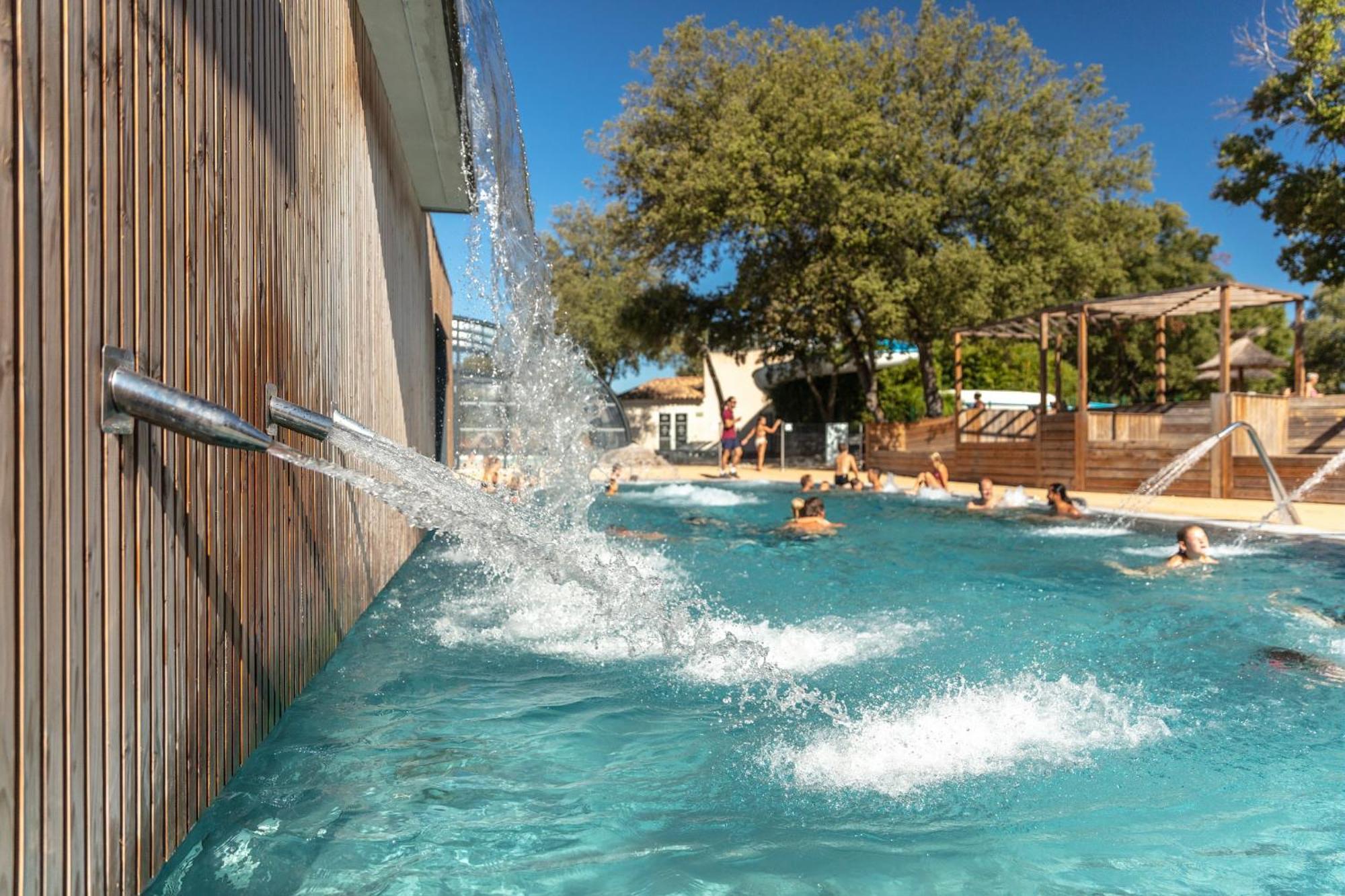 Camping Les Pres Du Roi Sommieres Ngoại thất bức ảnh