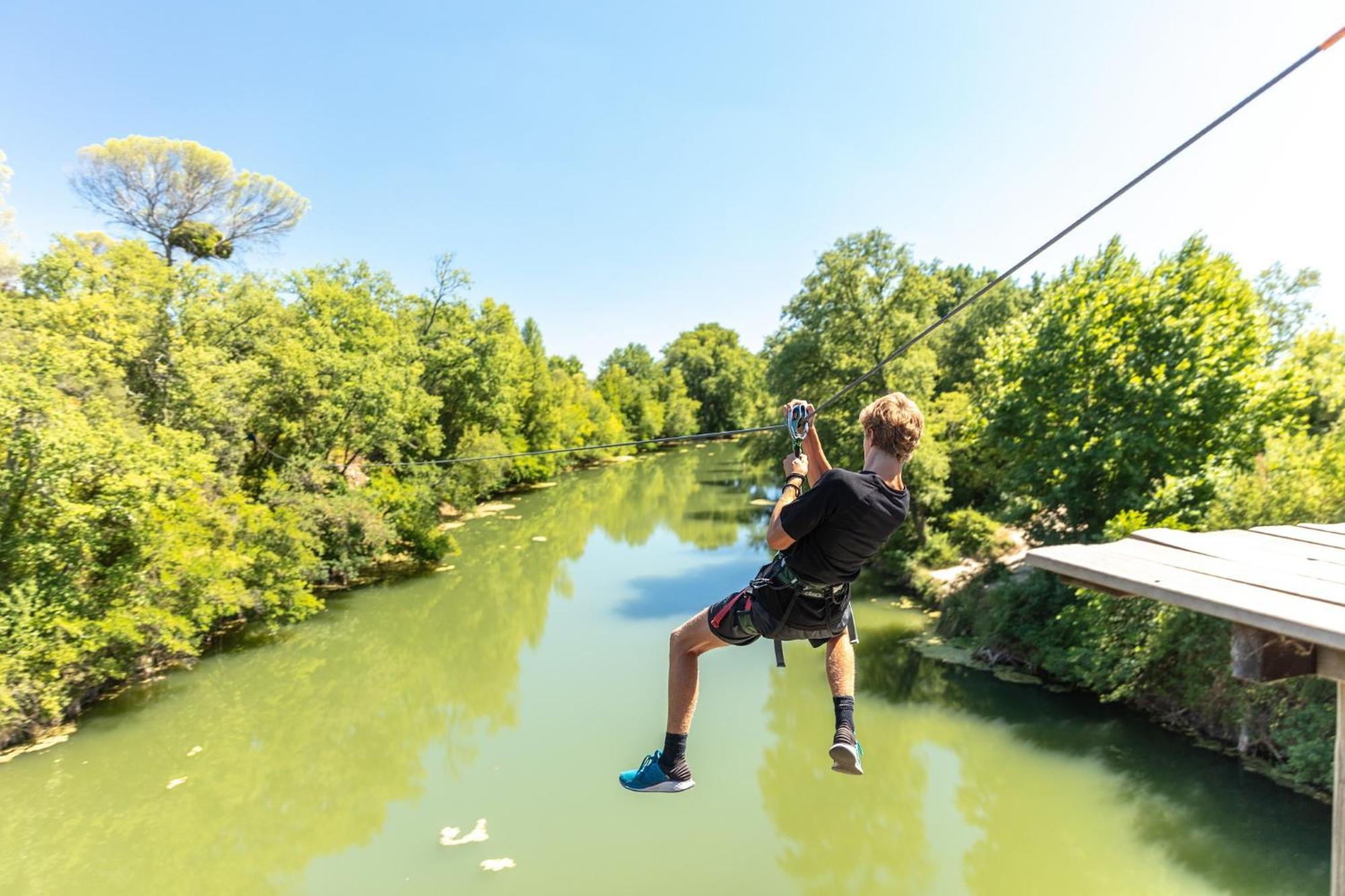 Camping Les Pres Du Roi Sommieres Ngoại thất bức ảnh